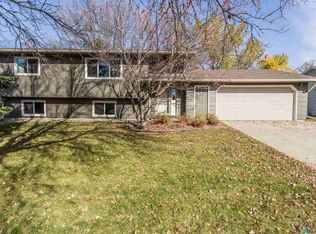 304 W 6th St, Hartford, SD 57033