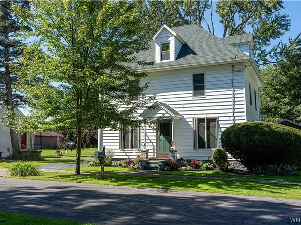251 Washington St, Wilson, NY 14172