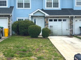 78 Pondview Ln, Sicklerville, NJ 08081