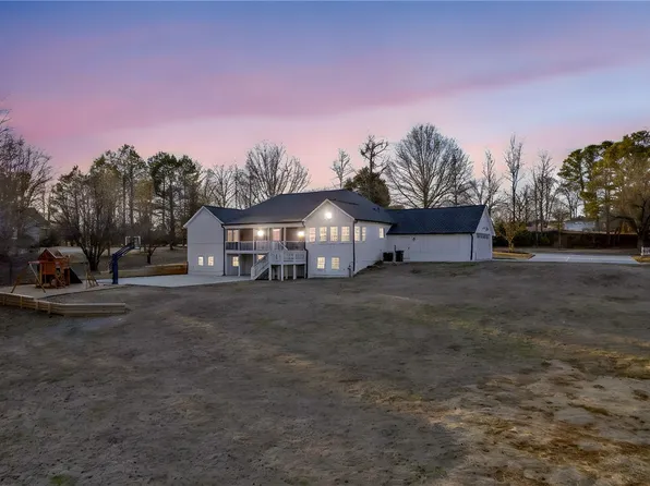 1 Sweetbriar Ct, Greer, SC 29650