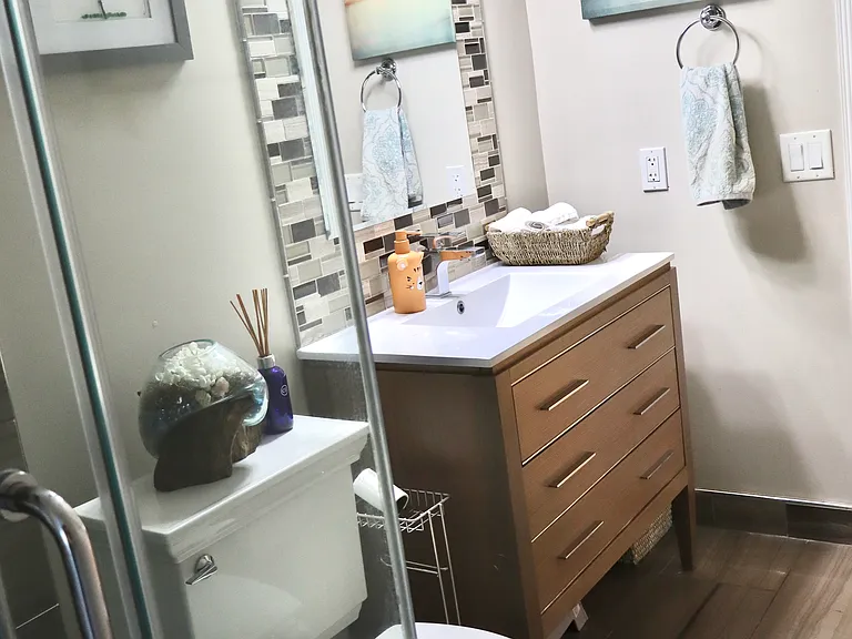 Guest bath.