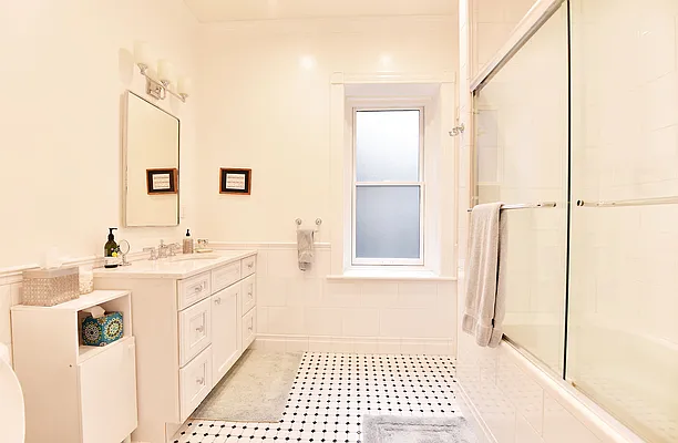 Rented by LEE & ASSOCIATES NYC RESIDENTIAL LLC | media 10