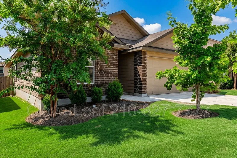 3 bed, 2.0 bath, 1644 sqft, $1,747 — Photo 2