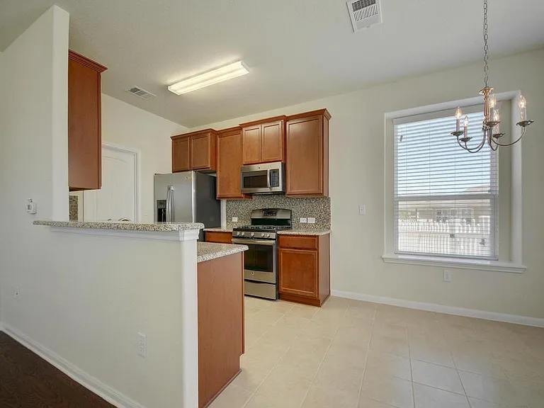 2015 Barker House Cv — Photo 9