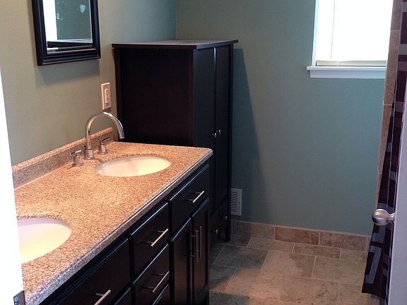 Main upstairs bath