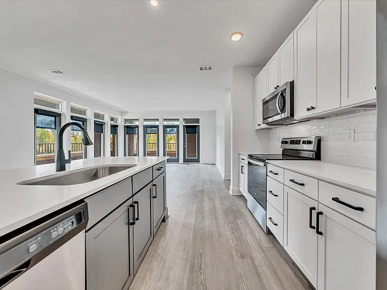 Luxe 360 on Centerpointe — Photo 25