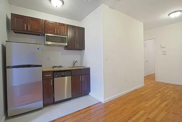 Rented by Avenues Real Estate | media 9