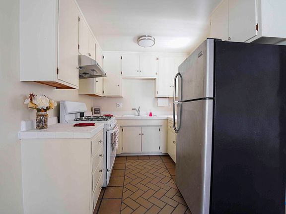 4th image of 283 W Montecito Ave #D