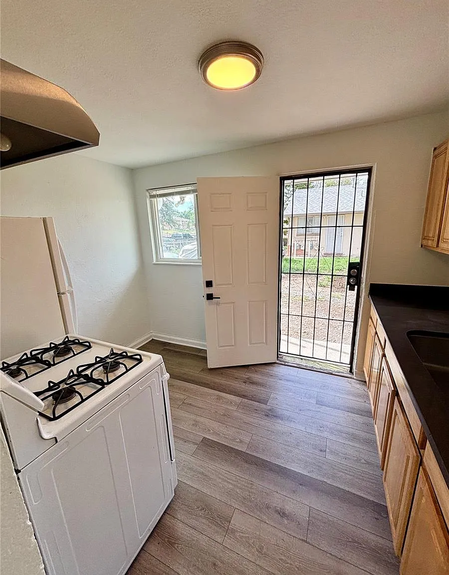 1 bed, 1.0 bath, 800 sqft, $899 — Photo 4