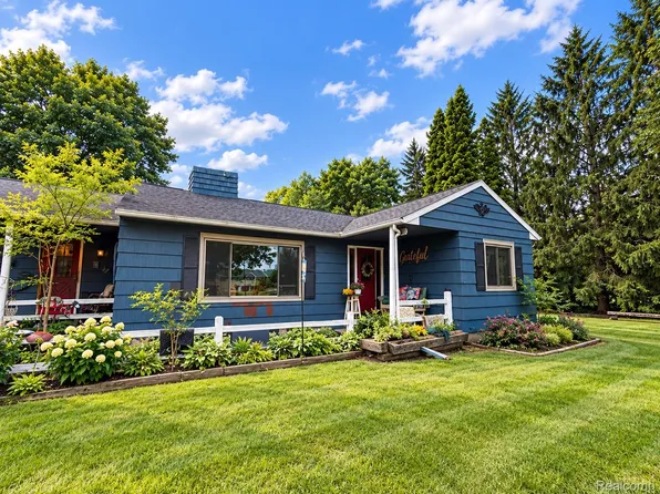 717 E Parkdale Ave, Manistee, MI 49660