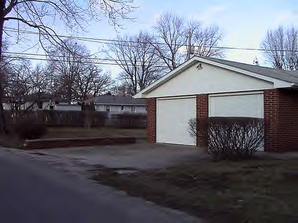 2nd image of 301 E Raymond Ave