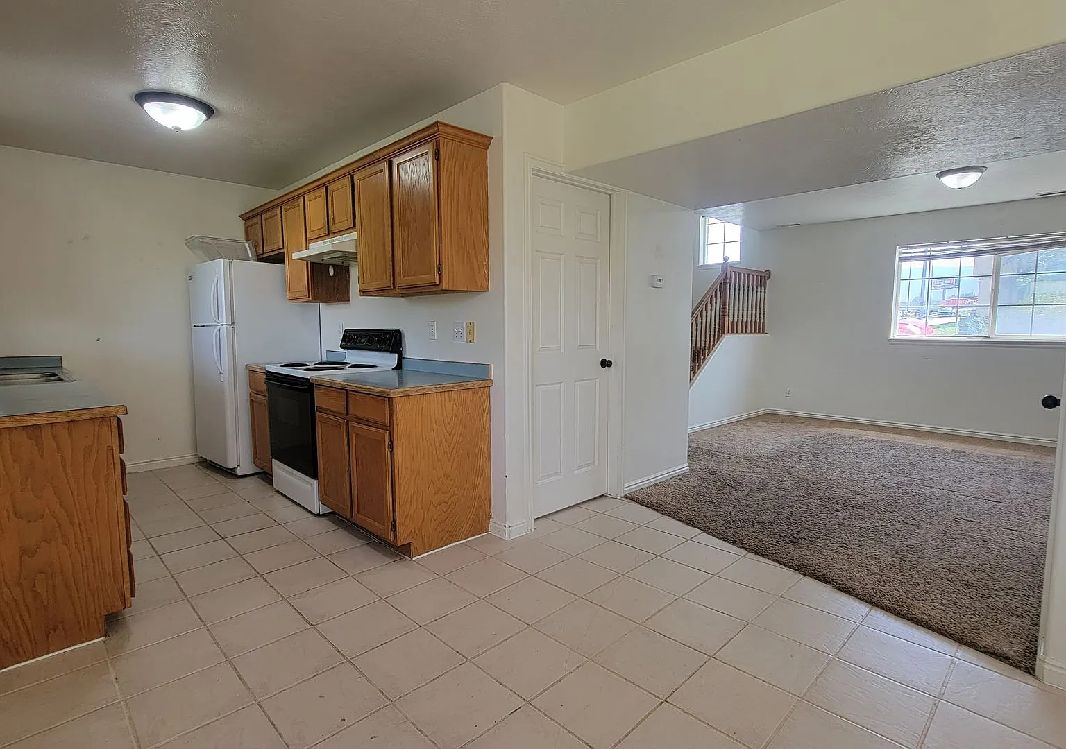 Large Spanish Fork Duplex — Photo 2