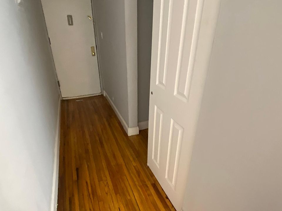1st image of 946 Bronx Park S APT 2D