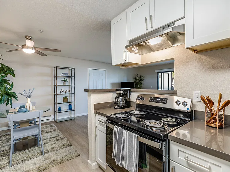 The Dutton Apartments — Photo 36