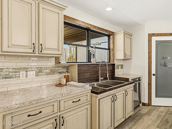 4th image of 1022 Wildrose Ln