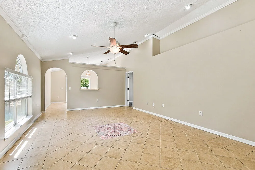 4 bed, 2.0 bath, 1406 sqft, $2,100 — Photo 4