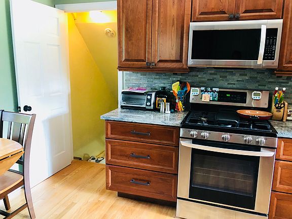3rd image of 105 Lehn Springs Dr
