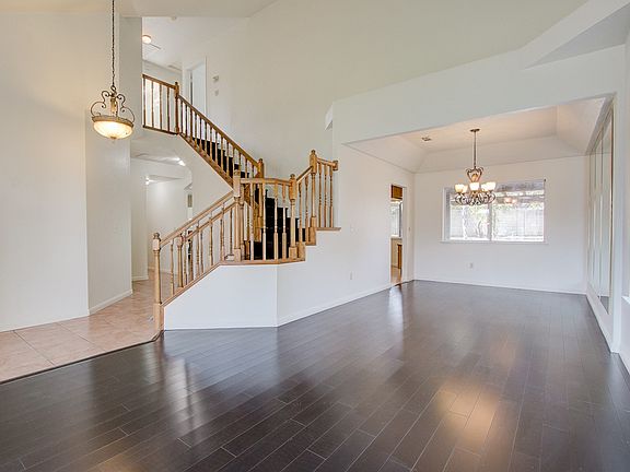 3rd image of 6 Napa Pl