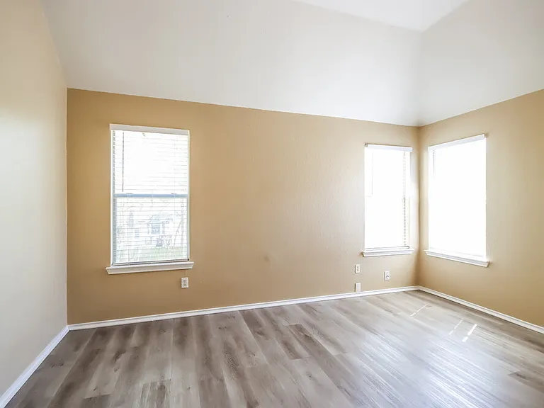 2610 Heatherknoll Dr — Photo 9