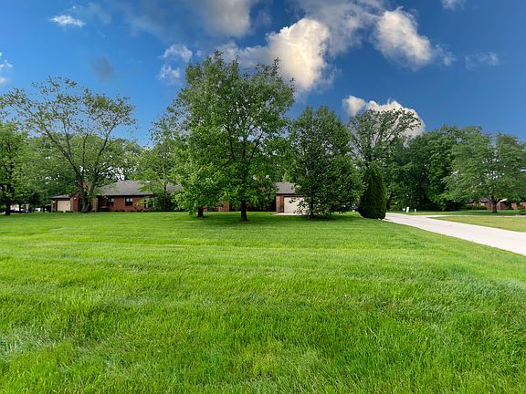 3rd image of 2182 Emily Dr