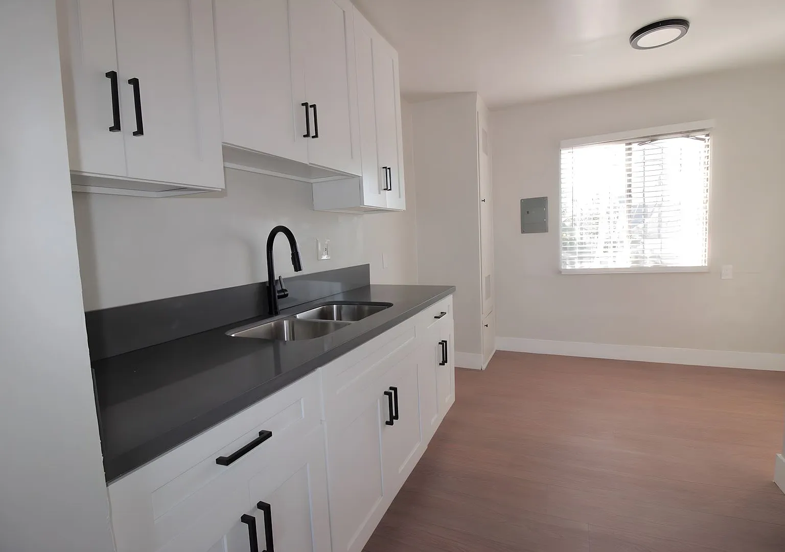716 E. Vernon Ave. — Photo 2