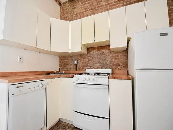 2nd image of 1519 Dekalb Ave APT 1L