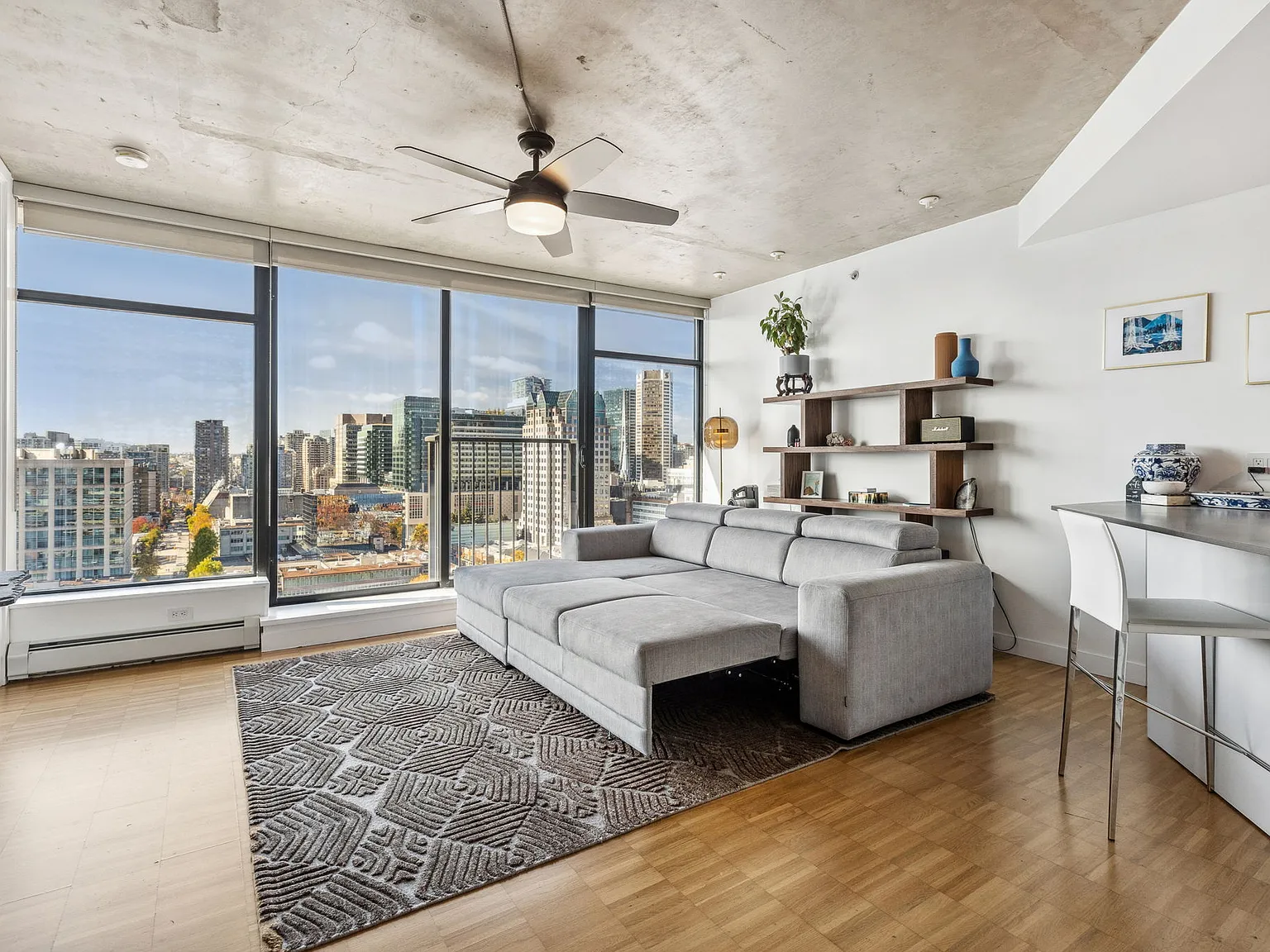 1 bed, 657 sqft, $2,950 — Photo 3
