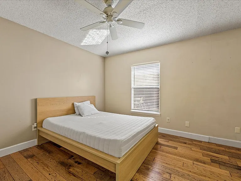 1073 Stocks St — Photo 26