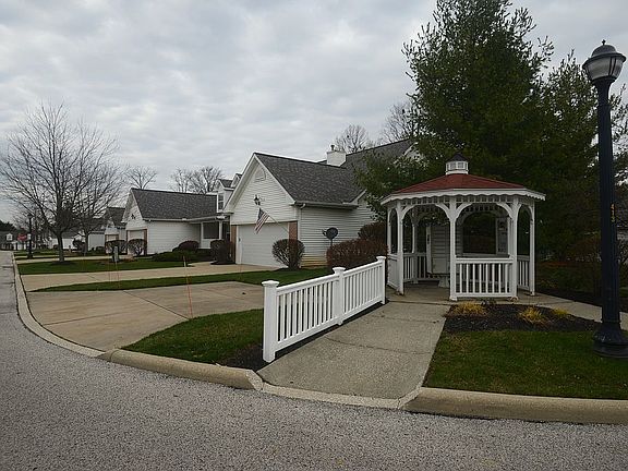 2nd image of 413 E Heritage Dr