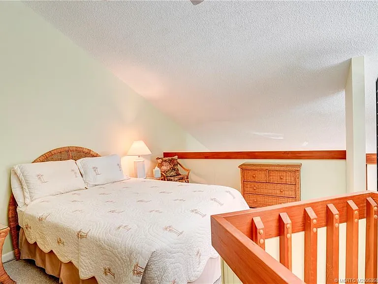 233 NE Edgewater Dr #204 — Photo 50