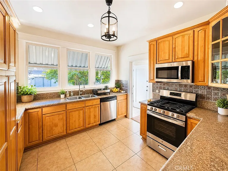 103 S Ardmore Ave — Photo 10