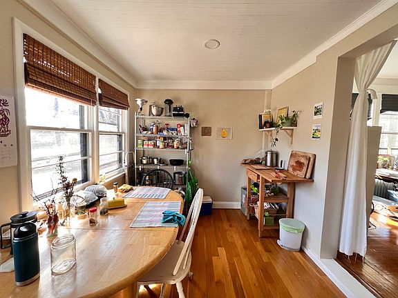 3rd image of 553 Whitney Ave #2