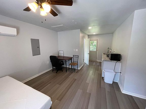 2nd image of 418 Pocahontas St #B