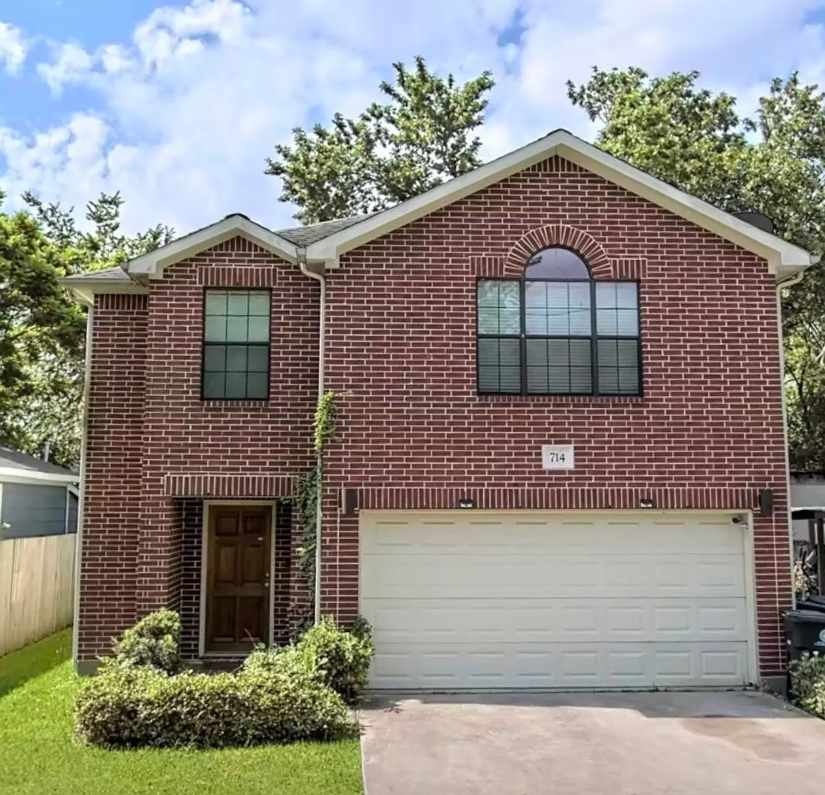 3 bed, 2.5 bath, 1592 sqft, $2,400 — Photo 1
