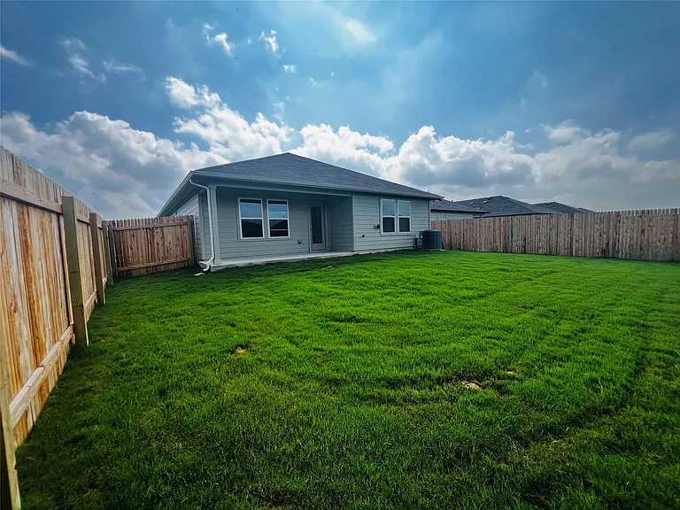 315 Darwin Pl — Photo 11