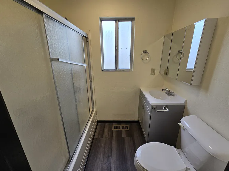 524 Main St — Photo 8