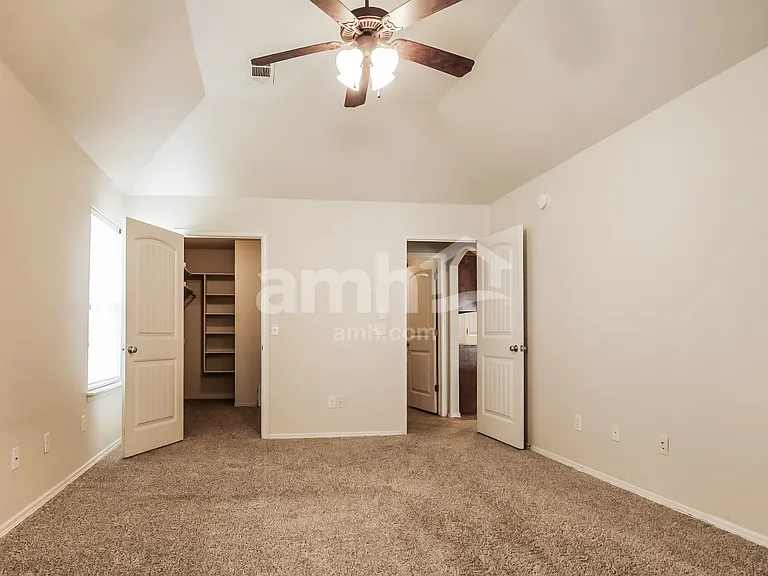 2401 S 10th St E — Photo 8