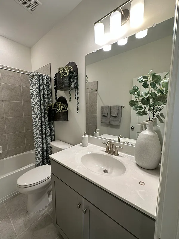 Fully Furnished Room Rental — Photo 3