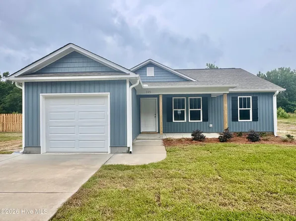225 Montague Road, Currie, NC 28435