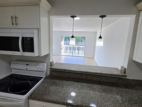 5th image of 15205 NE 6th Ave APT D206