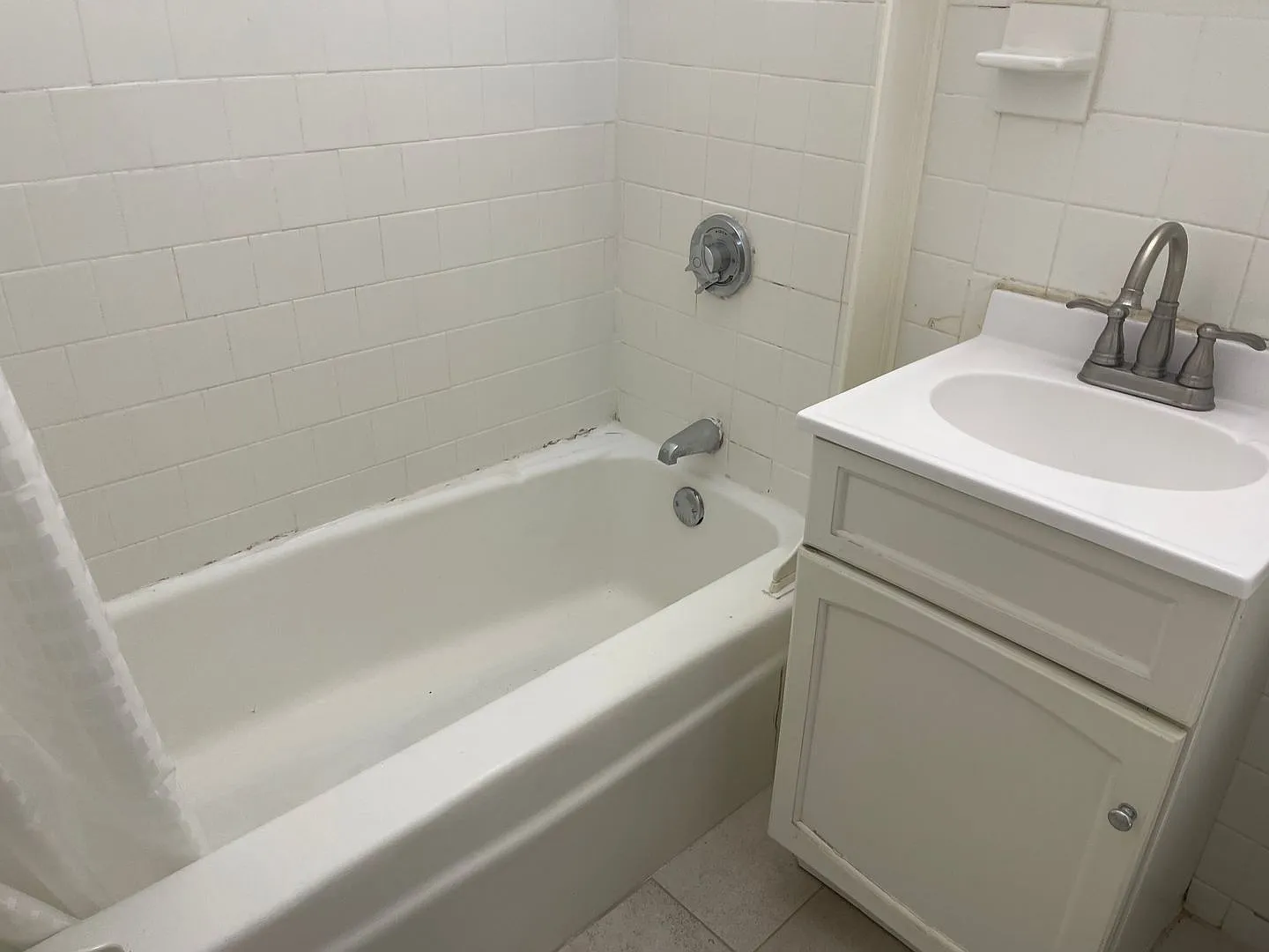 Free Month Packars Corner Bu Area Modern 1 Bed With Large Lr And Br Areas, Ht And Hw Inc No Fee — Photo 4