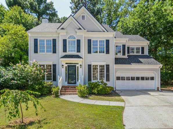 105 Acadia Ct, Cary, NC 27513