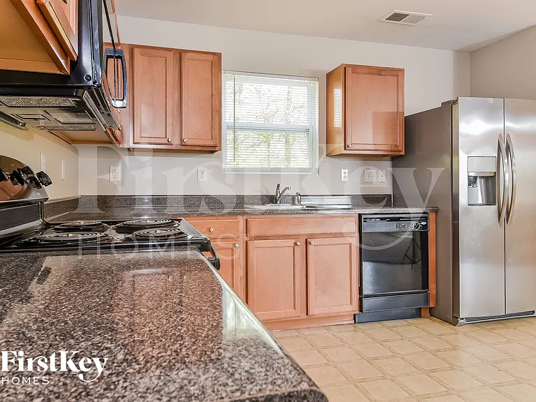 3902 Edgewood Terrace Dr — Photo 7