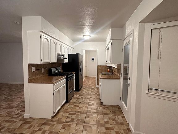 4th image of 1600 Joe Porter Dr