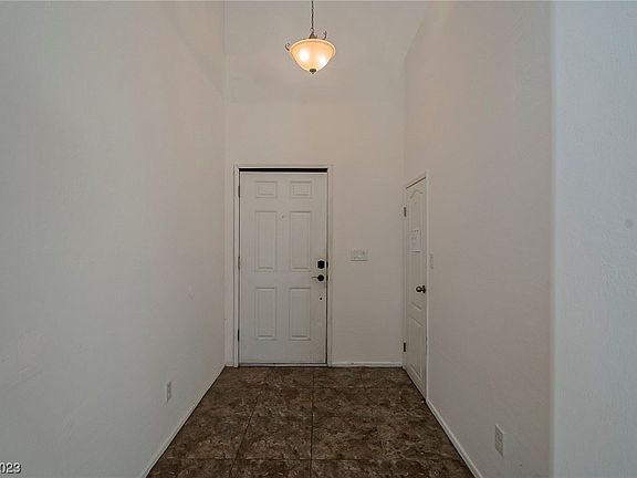 5th image of 4936 Blue Rose St
