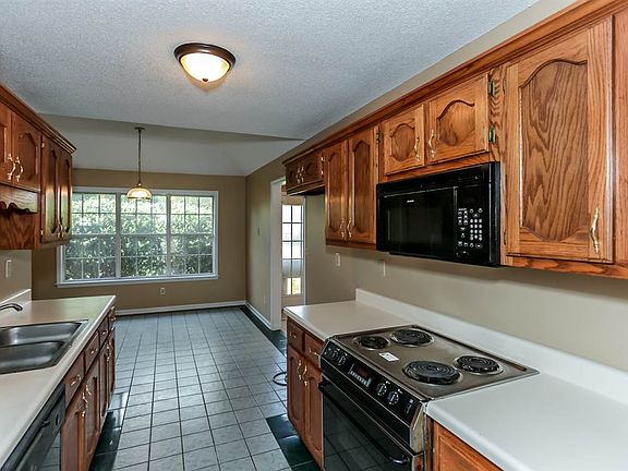 4th image of 4469 Berkely Woods Dr