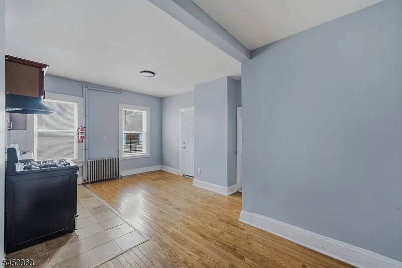 2 bed, 1.0 bath, $1,900 — Photo 3