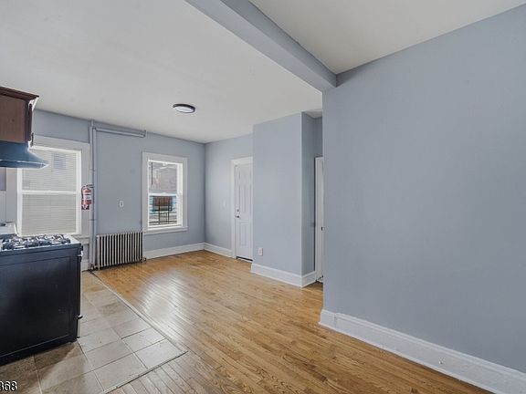 3rd image of 143 20th Ave APT 1