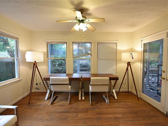 3rd image of 3171 Linden Dr