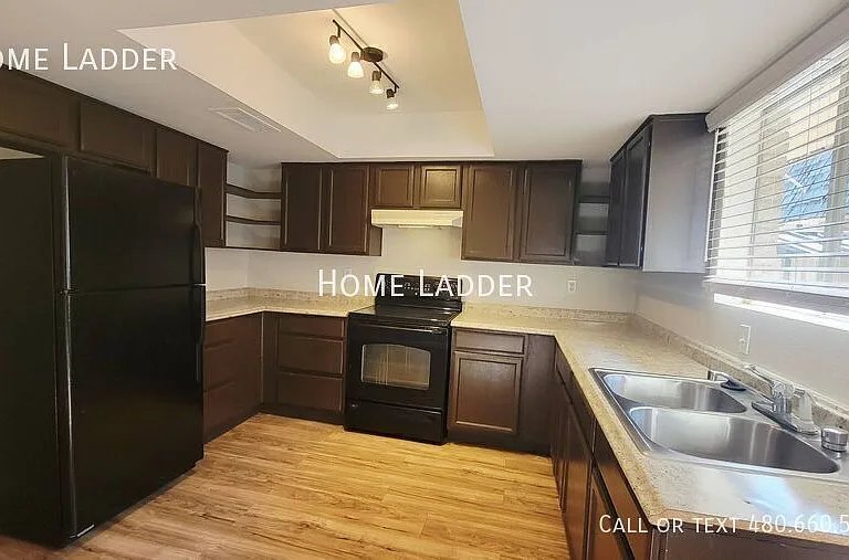1147 W Drummer Ave — Photo 4